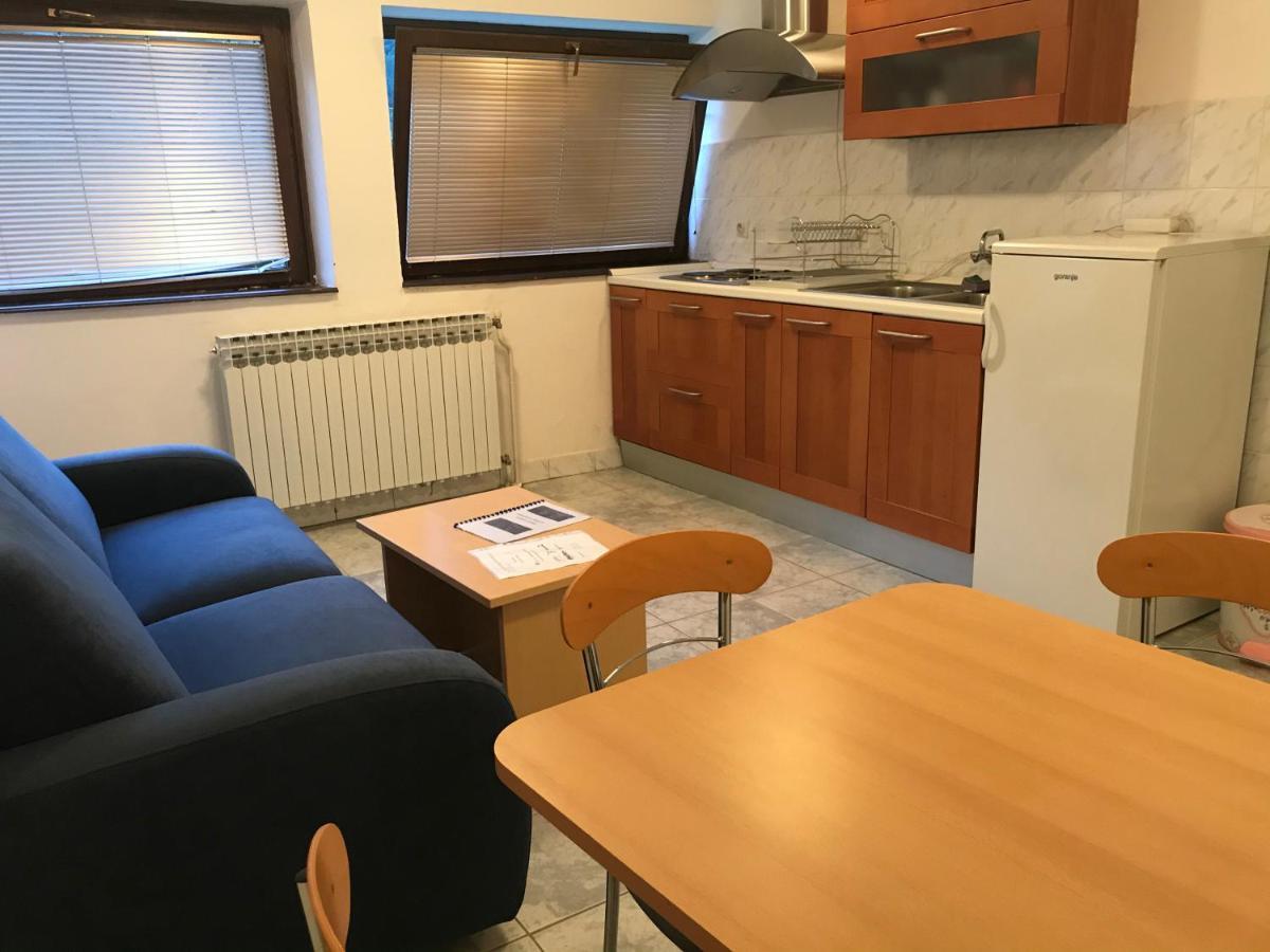 Apartmani Kosuta Tjentiste Ngoại thất bức ảnh