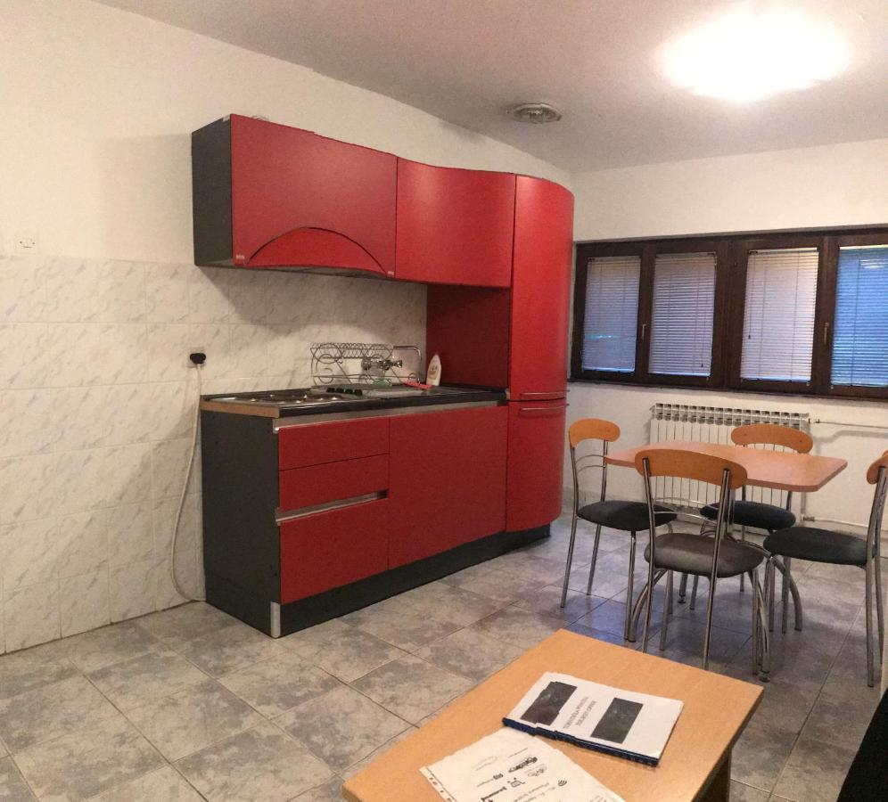 Apartmani Kosuta Tjentiste Ngoại thất bức ảnh