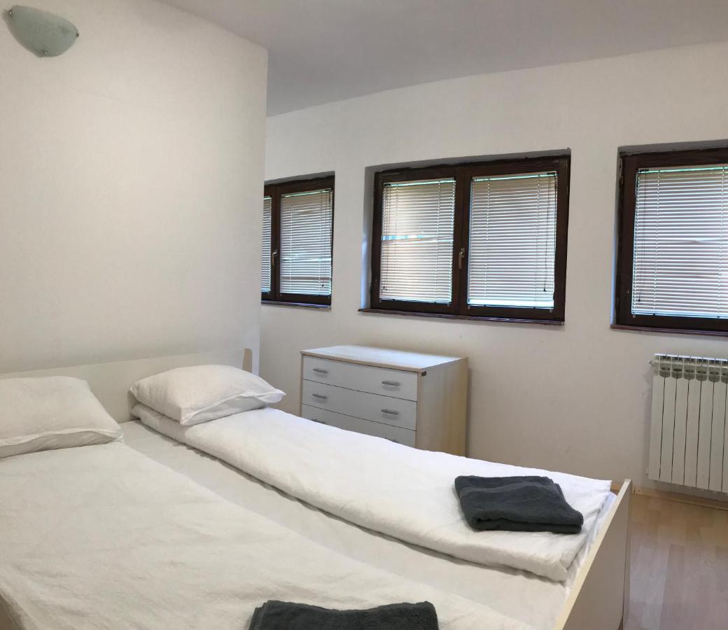 Apartmani Kosuta Tjentiste Ngoại thất bức ảnh