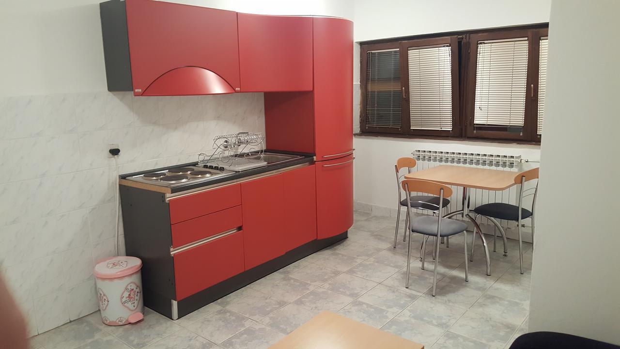 Apartmani Kosuta Tjentiste Ngoại thất bức ảnh